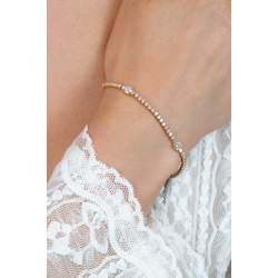 ZINZI gold plated zilveren tennisarmband 2,1mm breed bezet met witte zirkoniaƒ?Ts in verfijnde rijzetting, afgewisseld met drie grotere witte zirkonia's (4,3mm) in chatonzetting ZIA2894Y - 59438